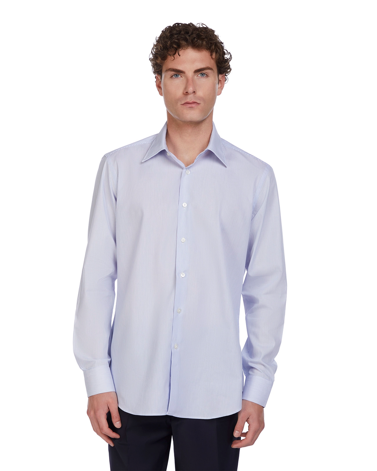 Light blue men's dress shirt in breathable cotton, featuring a classic collar and a sleek, tailored fit.