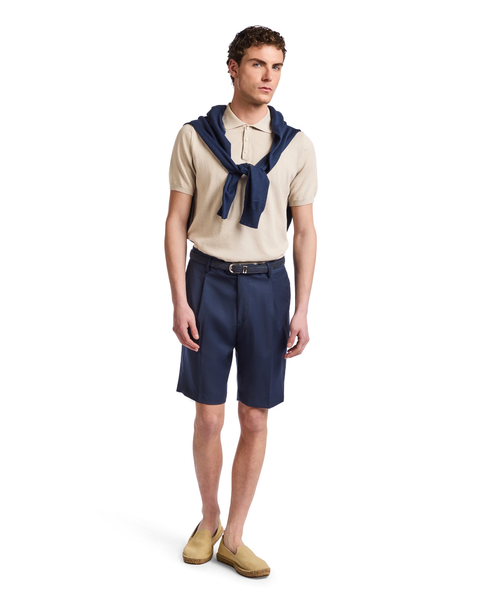 Colton high-waisted Bermuda shorts with pleats in blue