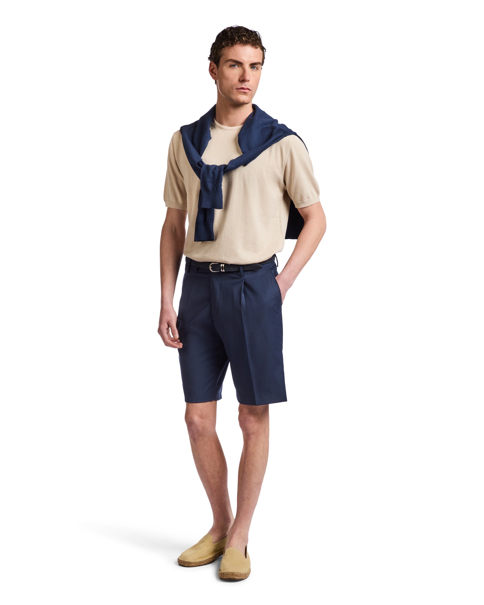 Colton high-waisted Bermuda shorts with pleats in blue