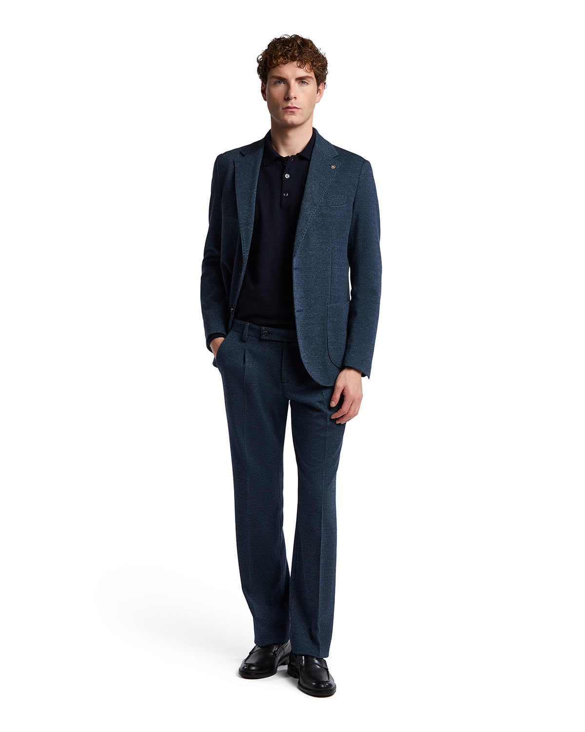 Men's tailored navy blue suit made of premium fabric, featuring a modern fit and classic detailing.