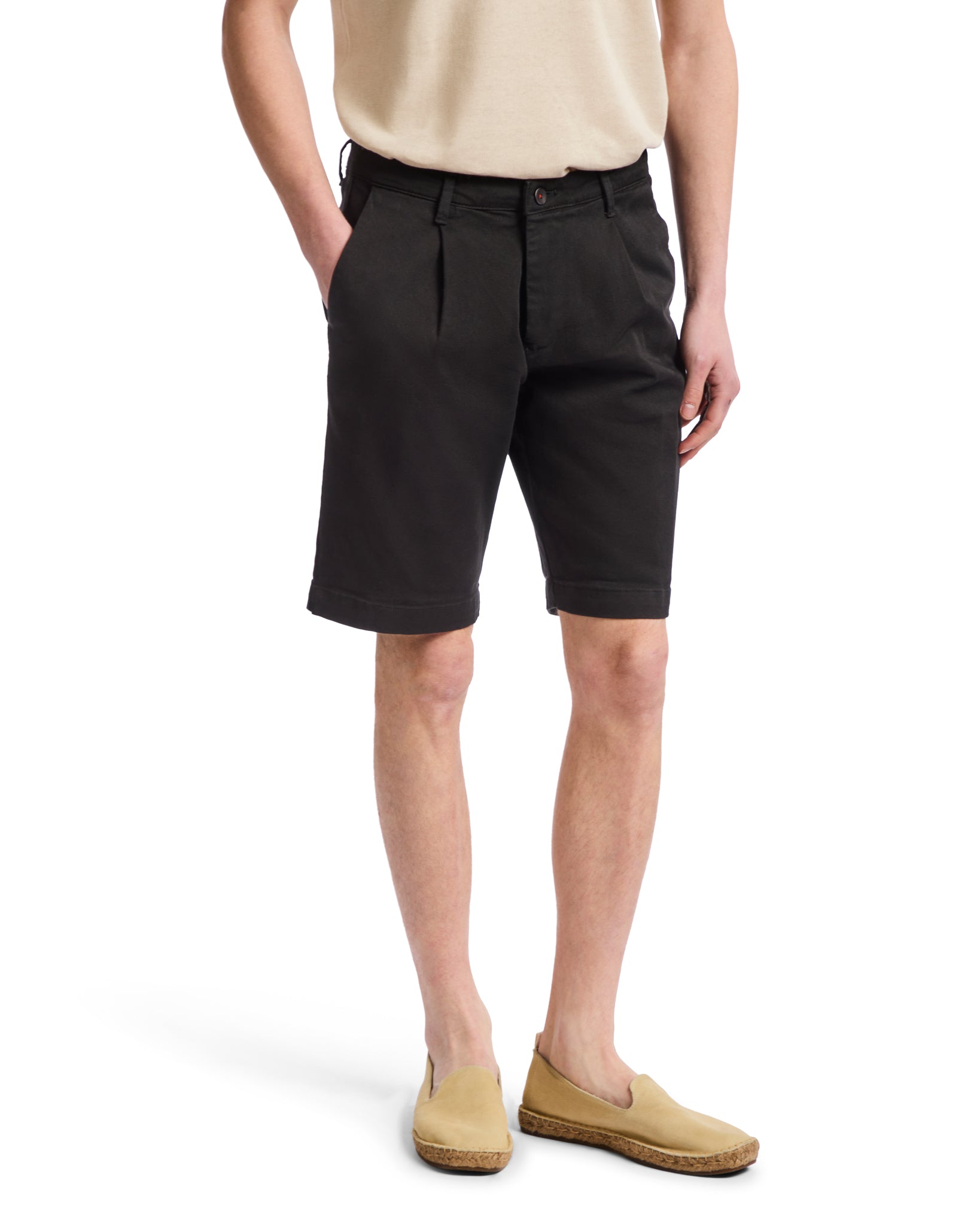 Bermudas Easton negras con pinzas