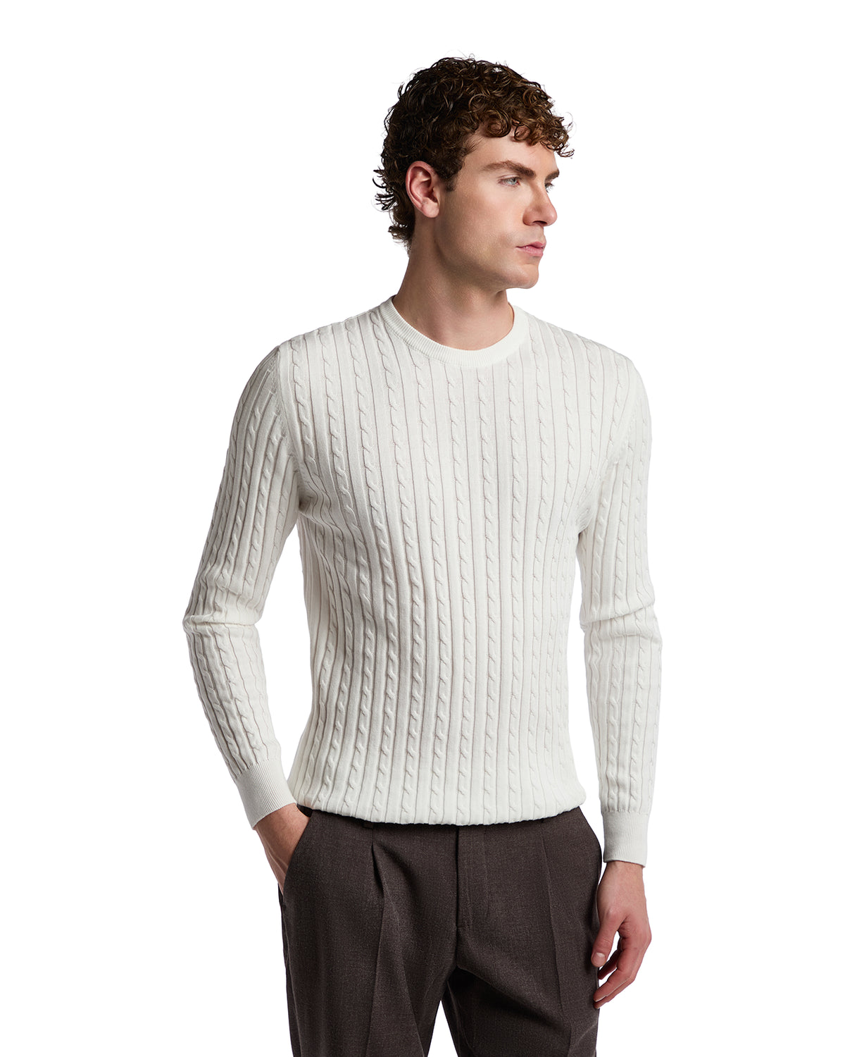 Men's white cable-knit sweater in soft cotton, featuring a round neckline and ribbed cuffs for a stylish, cozy look.