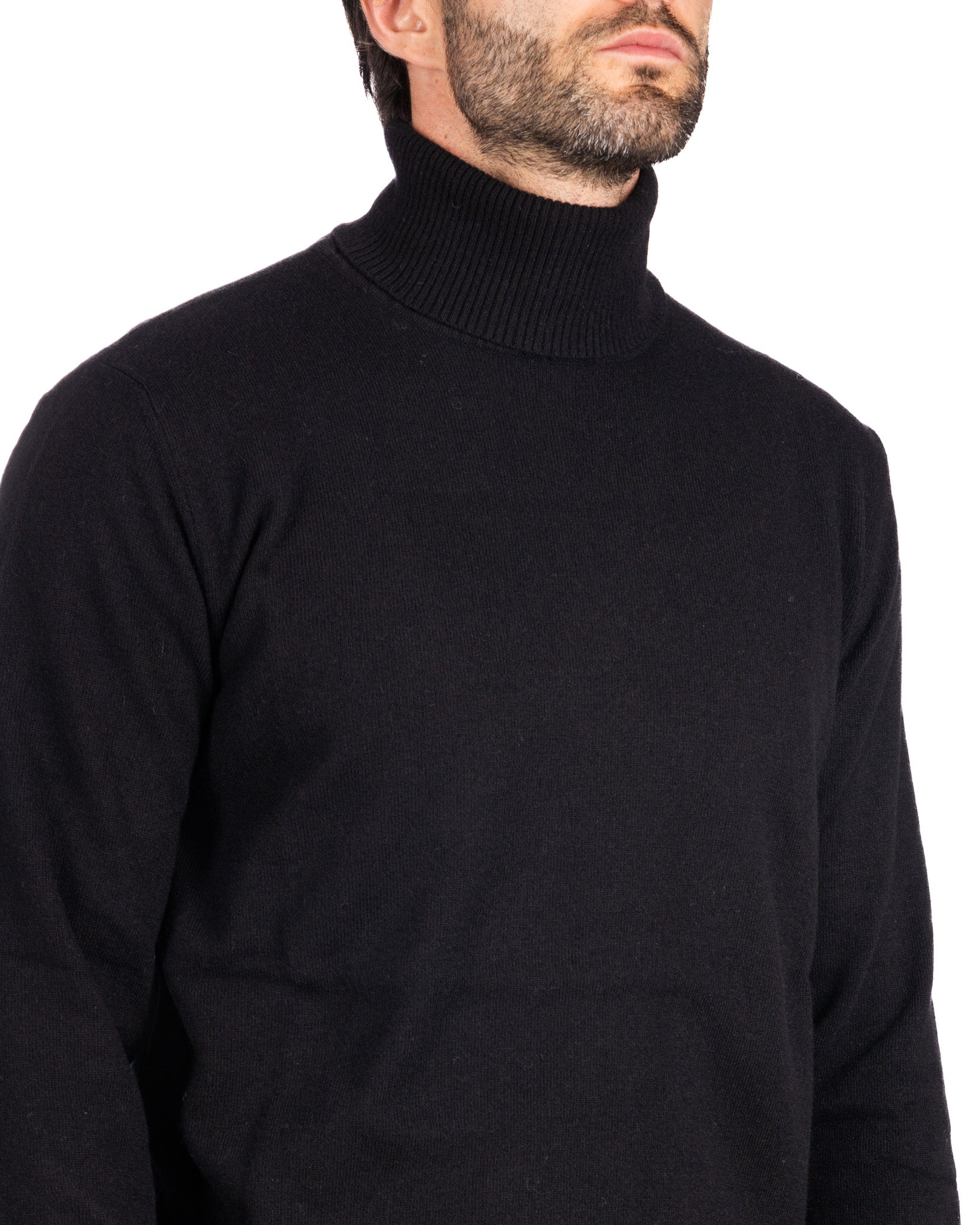Lee black cashmere blend turtleneck