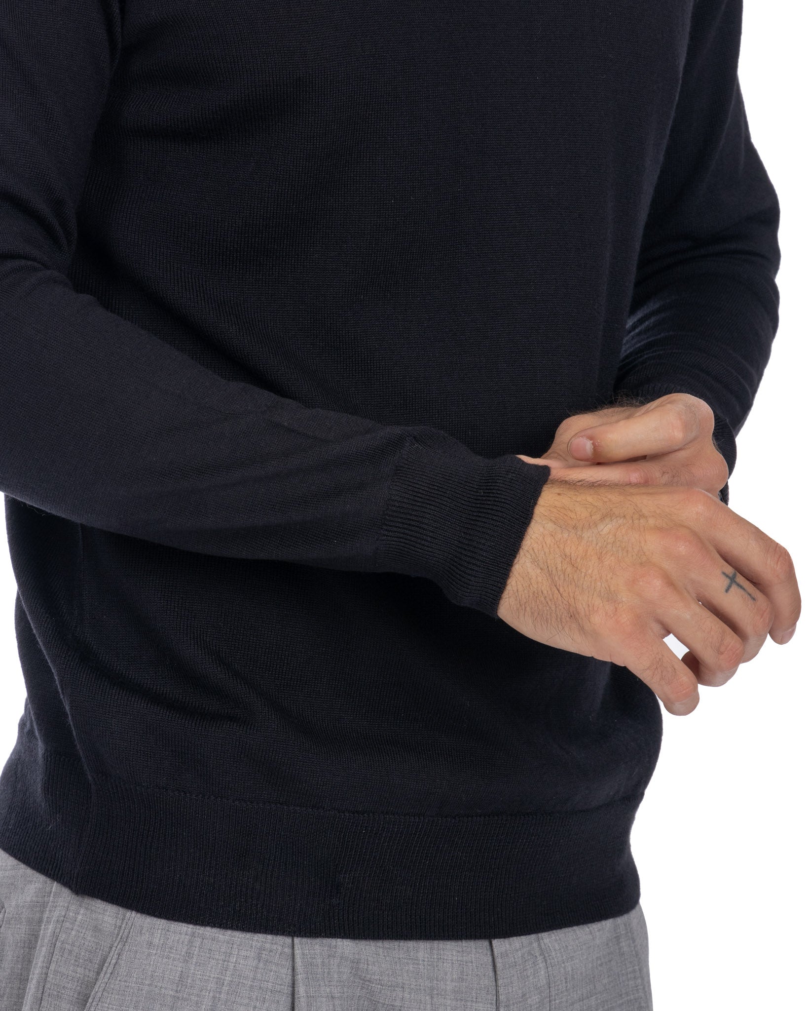 Jersey de cuello redondo Furore en lana merino Tollegno negro