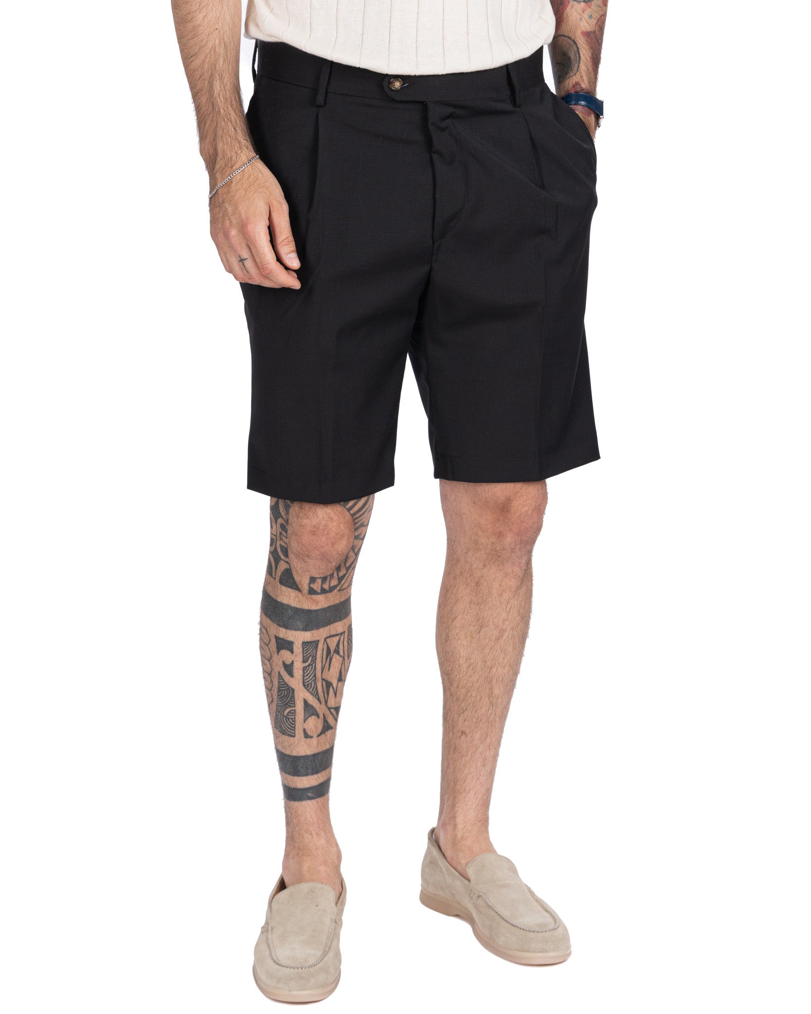 High-waisted Colton Bermuda shorts with pleats, black