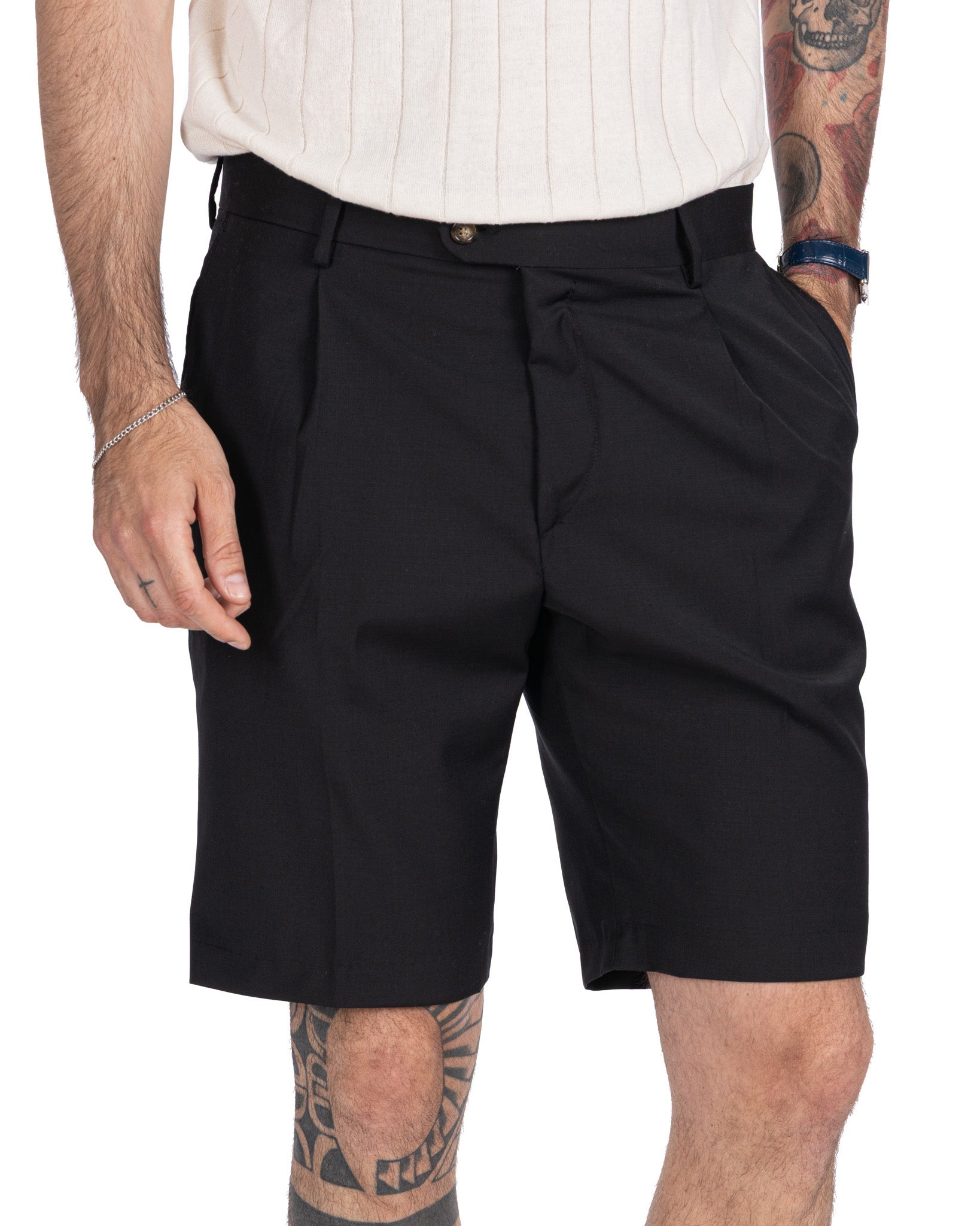 Bermuda Colton de talle alto con pinzas negro