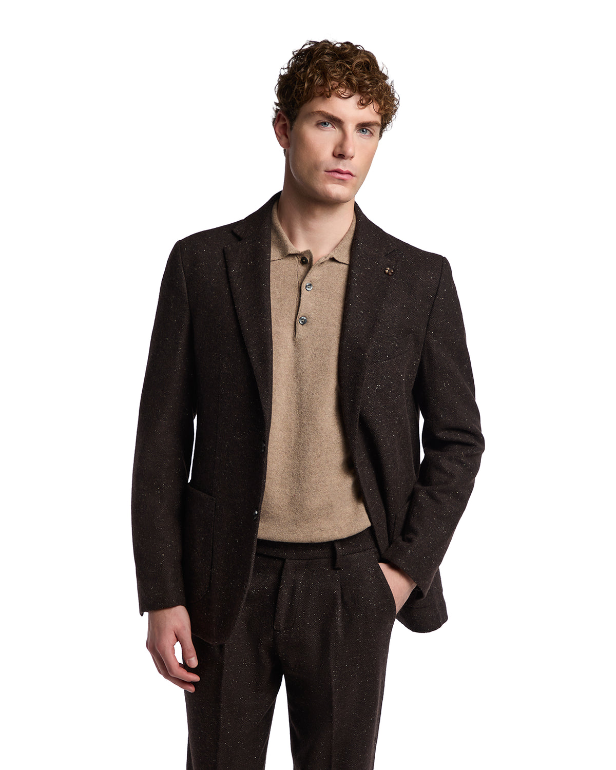 Stylish brown speckled blazer paired with a beige polo, perfect for modern men’s fashion.