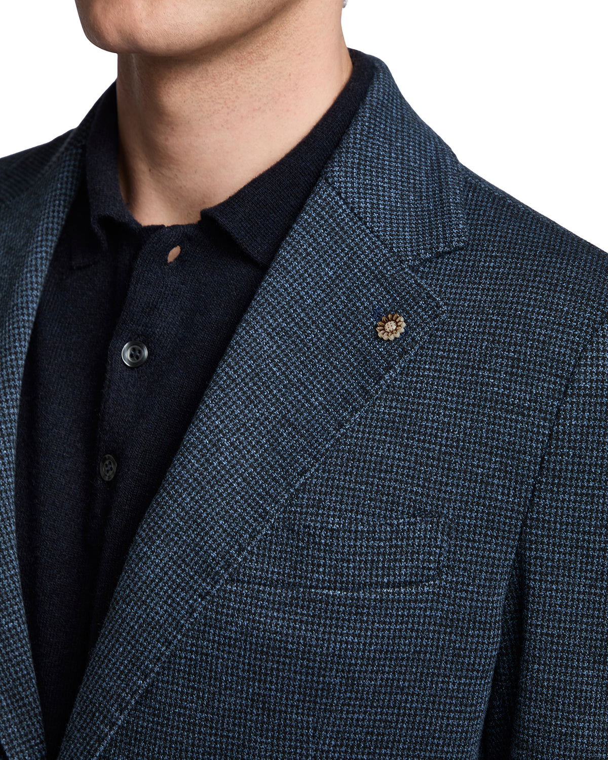 Men's blue houndstooth blazer in wool blend, featuring a lapel flower pin and a sophisticated, tailored fit.