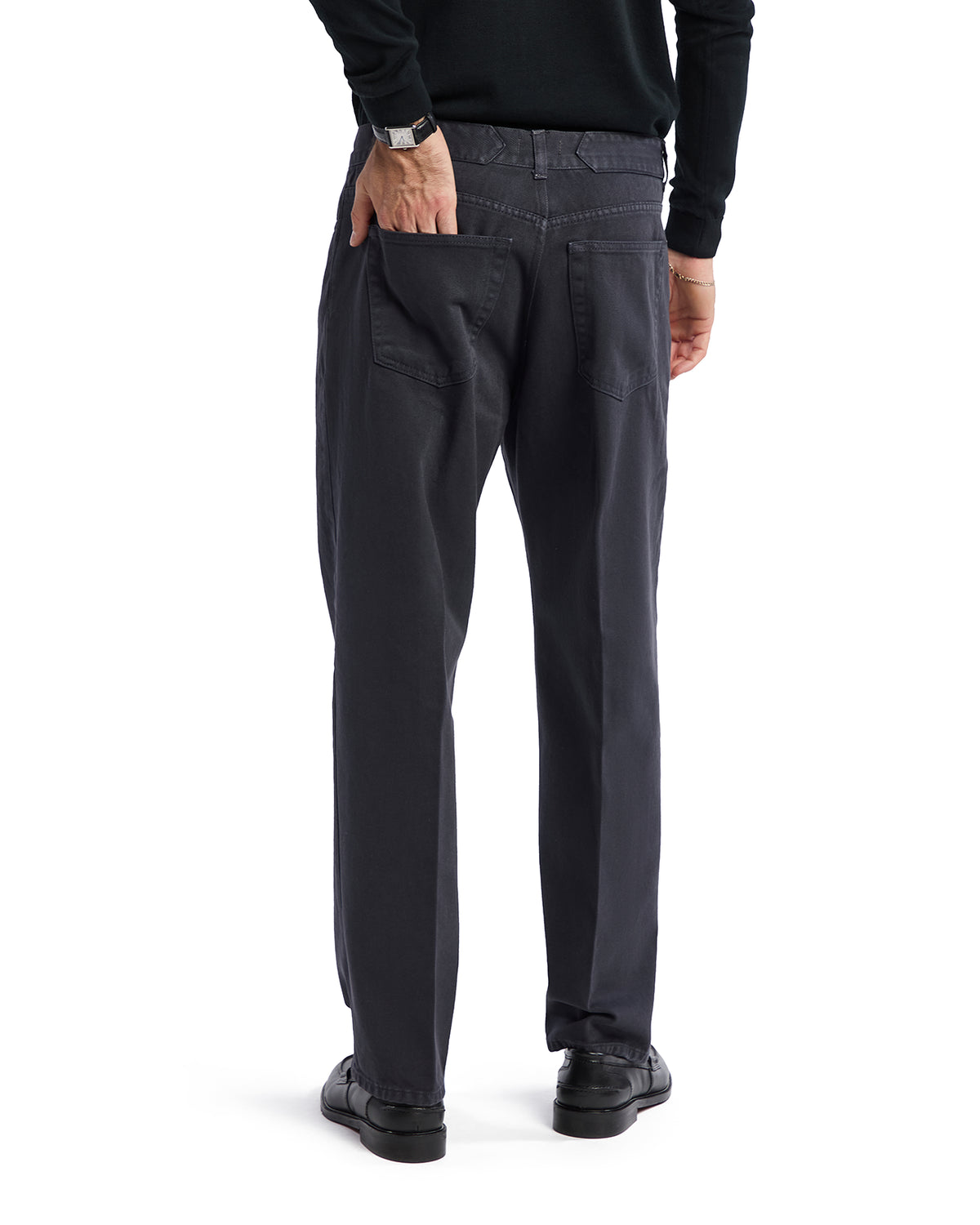 Men's dark gray casual chinos, made from soft cotton, featuring a relaxed fit and detailed back pockets.