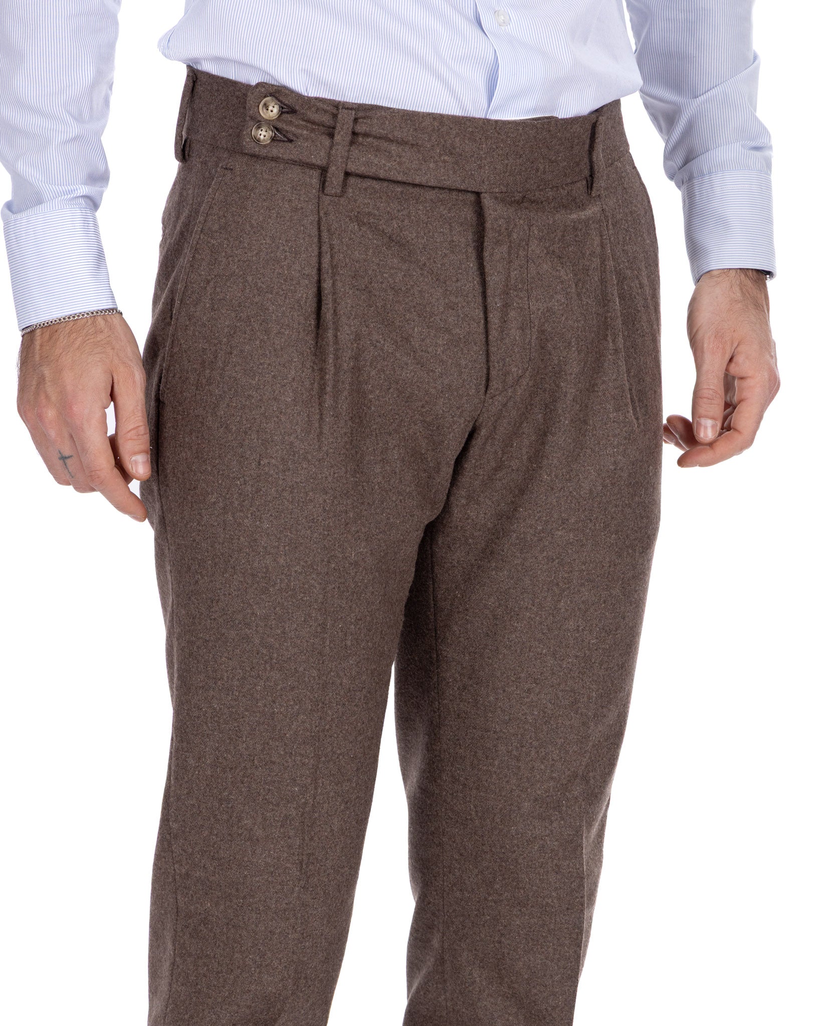 Pantalón Canon de franela color fango