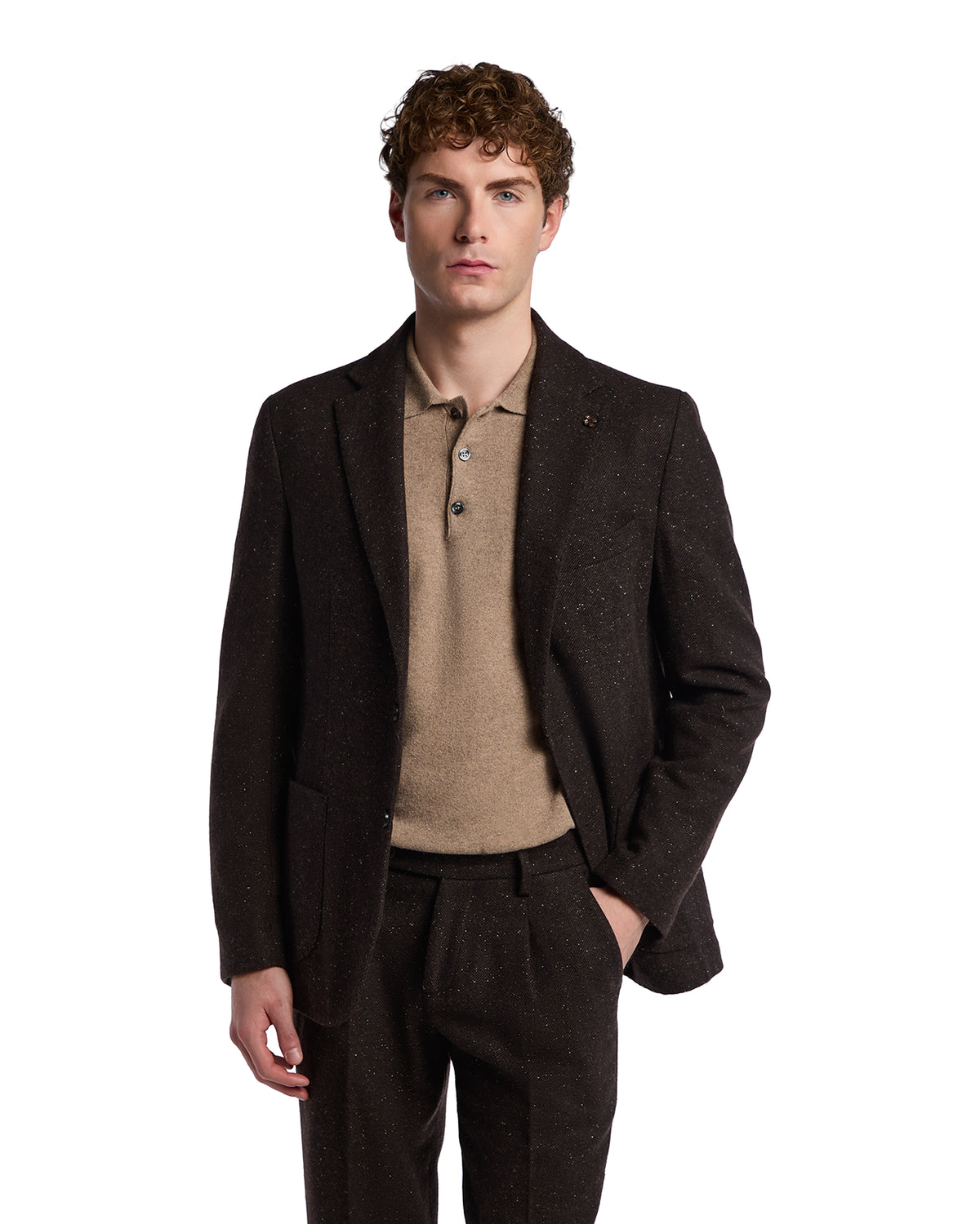 Men's brown speckled wool blazer with a beige polo shirt, perfect for smart-casual or business casual occasions.