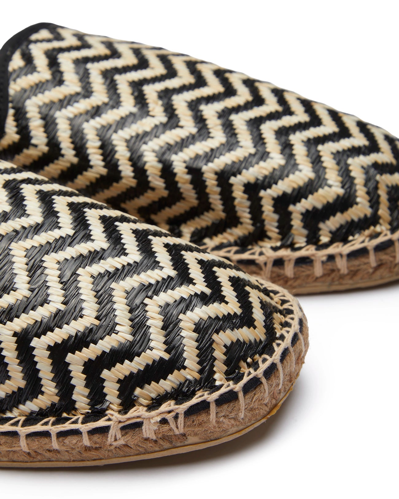 Ushuaia mules with black pattern