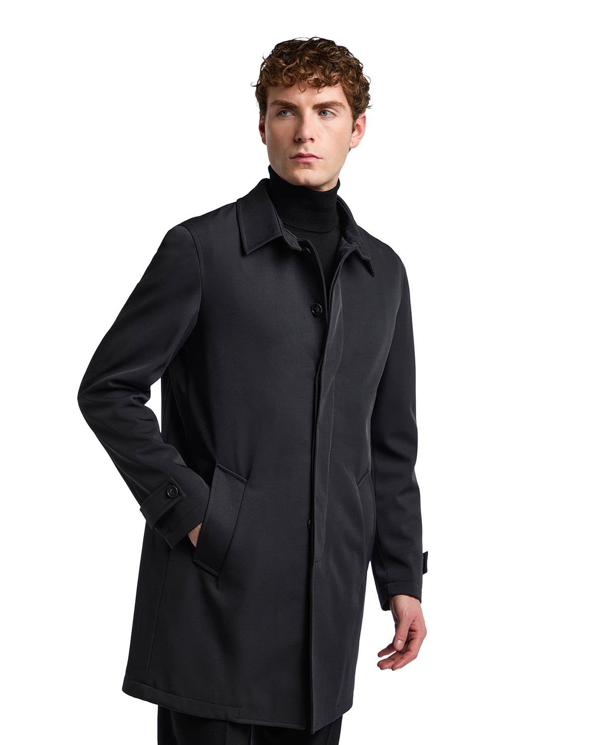 Men's black tailored coat made of soft fabric, featuring a classic collar and button closure. Perfect for stylish layering.
