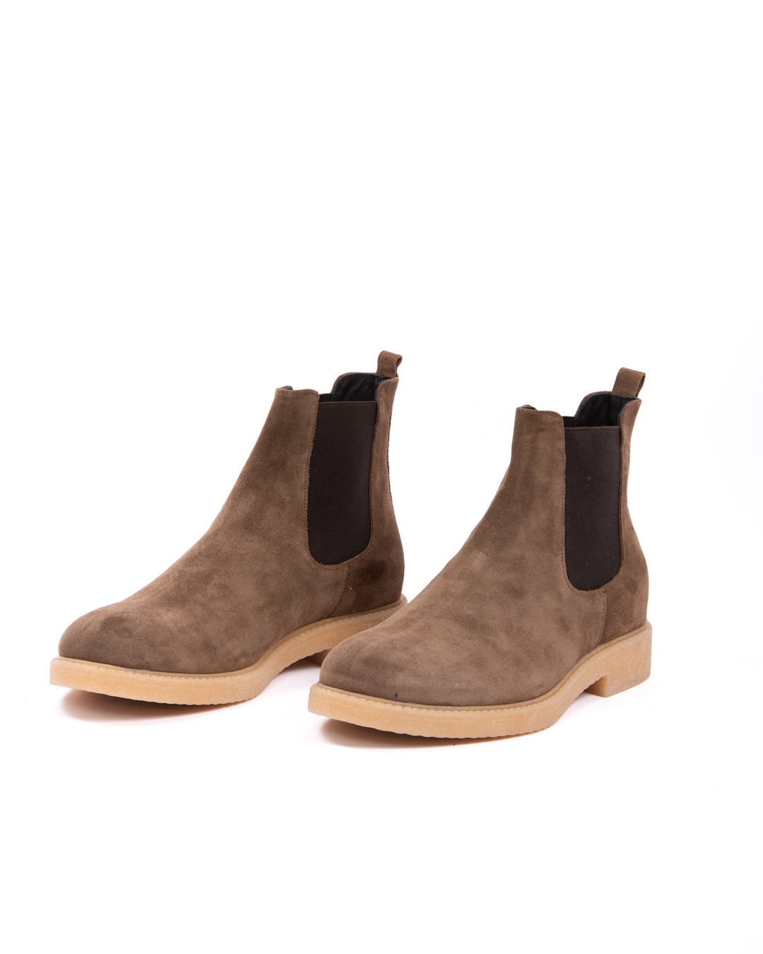 Brown suede Chelsea boots with elastic side panels and rubber soles, ideal for stylish casual wear.