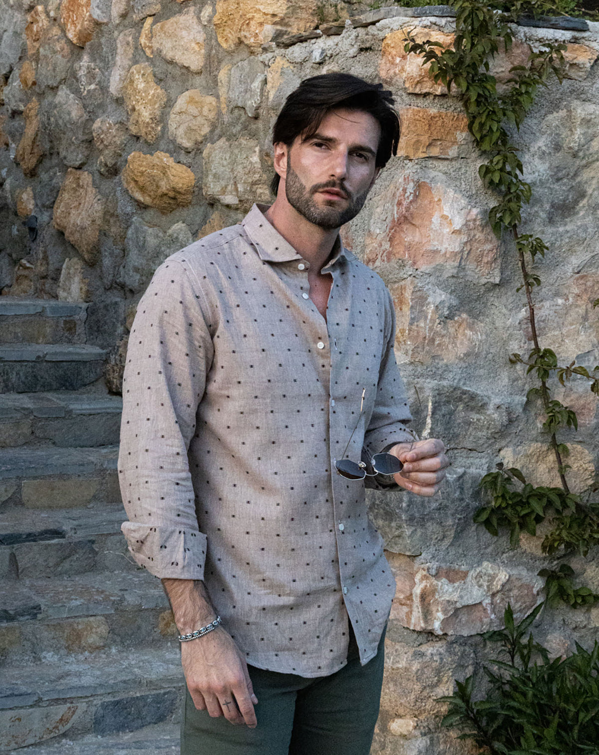 Salina - Classic mud shirt with brown linen embroidery